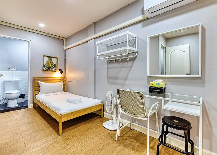 בית נופש Watergate Townhouse 曼谷中心水門家 *
